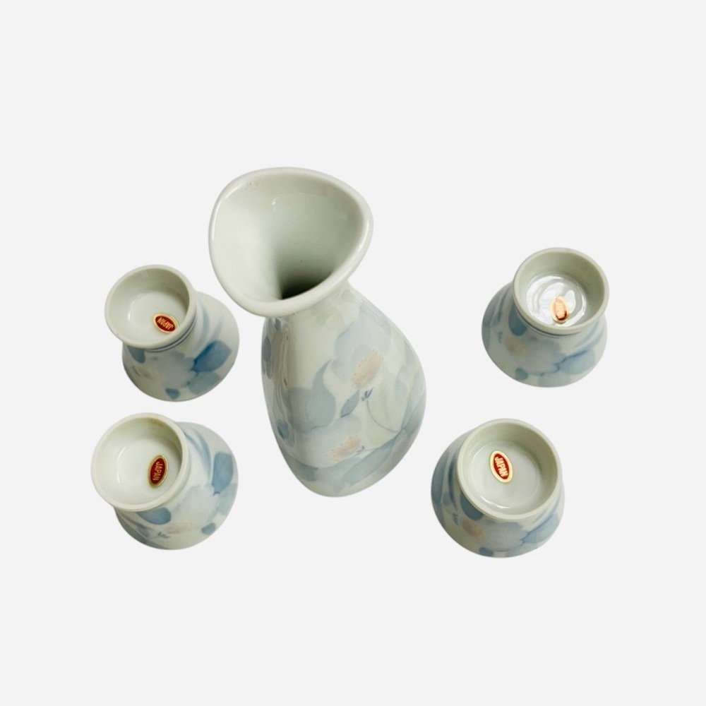 JAPANESE FLOWER-PAINTED
TRIANGLE SAKE BOTTLE AND CUPS - Picture 4 of 8